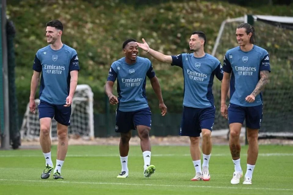 对酋长球场, 我认为他自, 不返回伦敦 对酋长球场, 我认为他自, 不返回伦敦